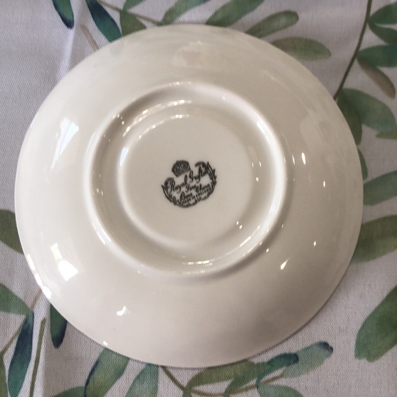 Royal Grafton Mother tea cup and Saucer English Bone China Vintage - Picture 3 of 8